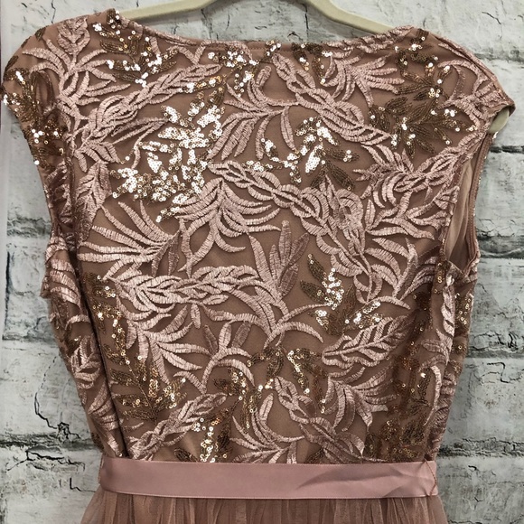 Candalite Lace & Sequin Event Dress.🌹 - Picture 5 of 8